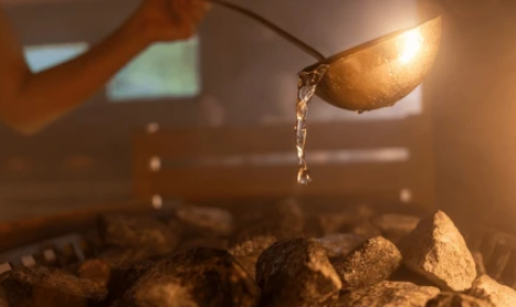 Winterzauber in der Sauna: Entspannung und aromatische Aufgüsse