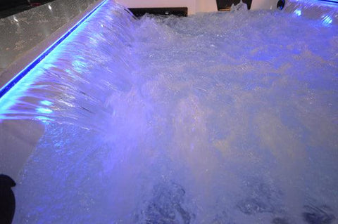 Whirlpool Outdoor Hot Tub Spa Pool FENDI weiß-hellgrau - bm raumkonzept