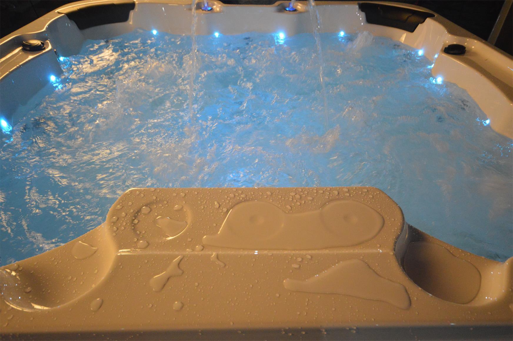 Whirlpool Outdoor Hot Tub Spa Pool HENRI weiß-hellgrau - bm raumkonzept